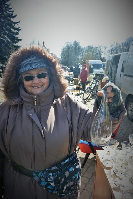 Karafka w ręce pani, która osobiście ją wykonała.JPG