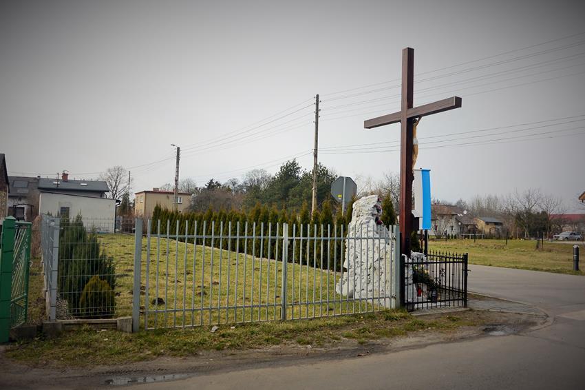 Krzyż w Rybnej (6).JPG