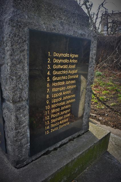 Pomnik poświęcony pamięci ofiar obu wojen światowych (7).JPG