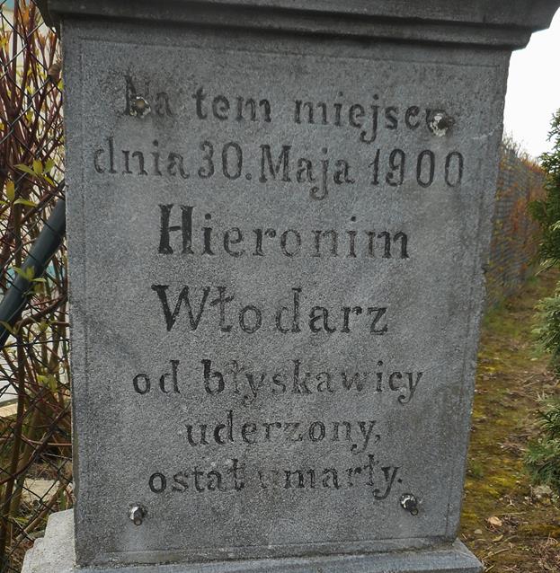 Krzyż w miejscu śmierci Hieronima Włodarza (3).JPG