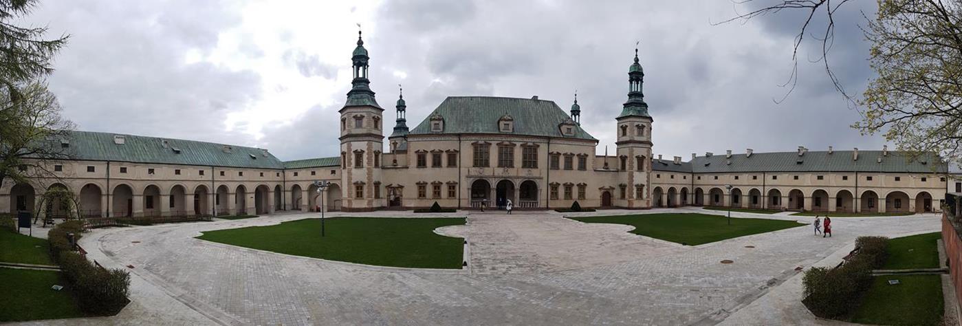 Pałac Biskupów Krakowskich w Kielcach (2).jpg