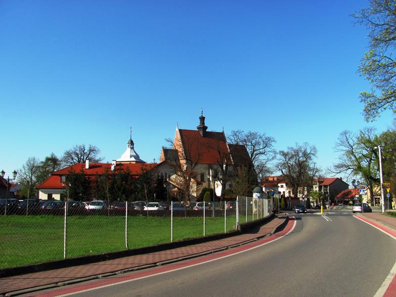 2. Kościół Dziesięciu Tysięcy Męczenników - panorama od ul. Pięknej.JPG