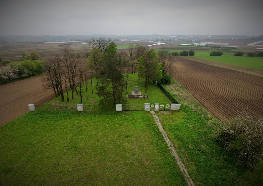 Cmentarz żydowski w Proszowicach (1).JPG