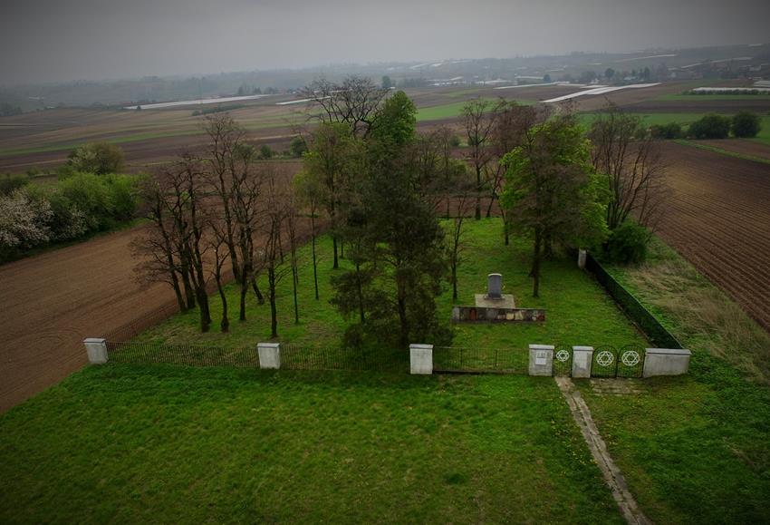 Cmentarz żydowski w Proszowicach (4).JPG