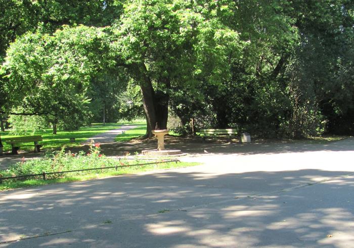 Warszawskie poidełka - Park Praski - fot. 2.JPG