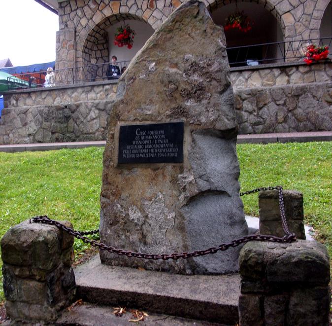 Wiśniowa obelisk - fot. 2.JPG