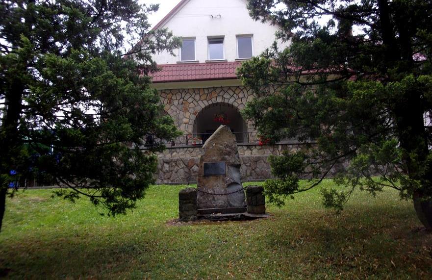 Wiśniowa obelisk - fot. 1.JPG