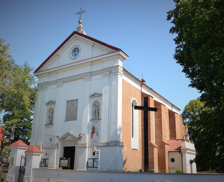 Tarczyn - kościół (2).JPG