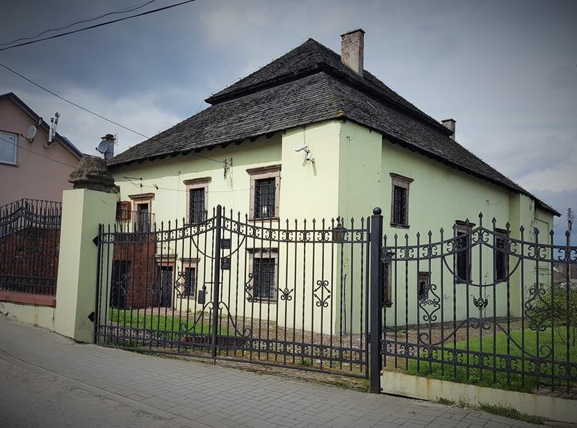 Synagoga w Chęcinach (1).jpg