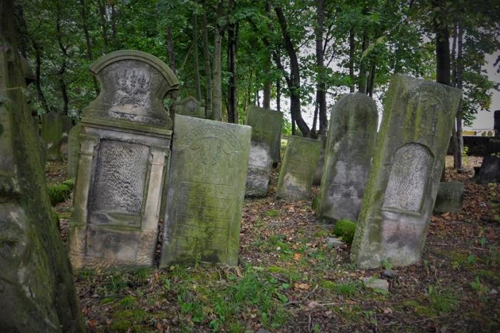 Cmentarz żydowski w Szydłowcu (2).jpg