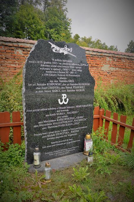 Obelisk na pamiątkę udanej akcji (3).JPG