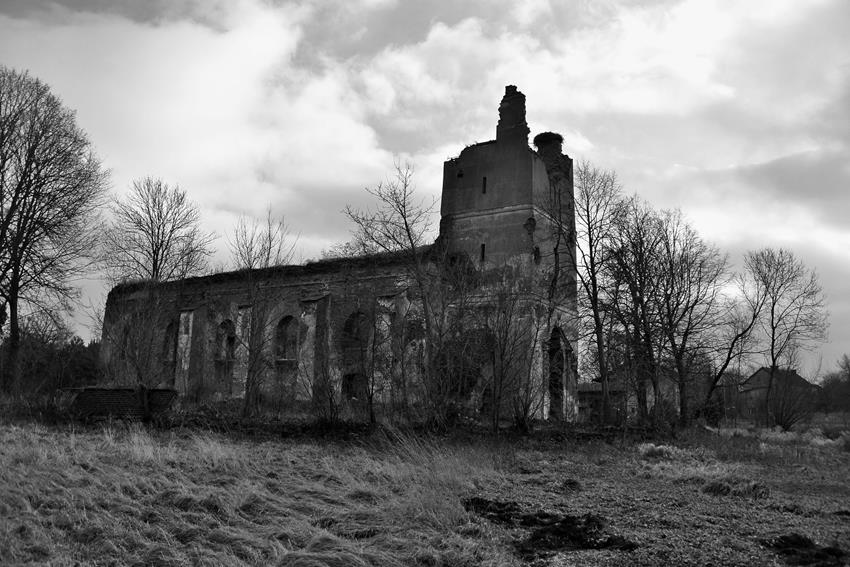 Wojnowice - ruiny kościoła (1).JPG