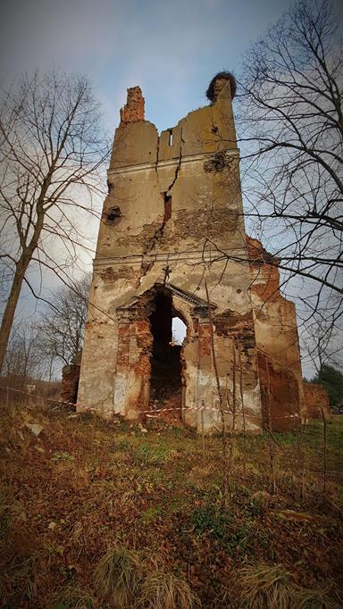 Wojnowice - ruiny kościoła (5).jpg