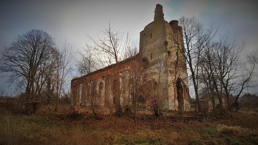 Wojnowice - ruiny kościoła (6).jpg