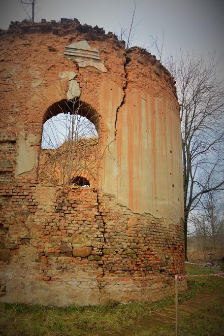 Wojnowice - ruiny kościoła (10).JPG