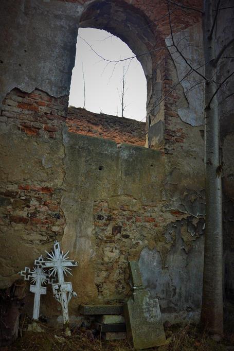 Wojnowice - ruiny kościoła (15).JPG