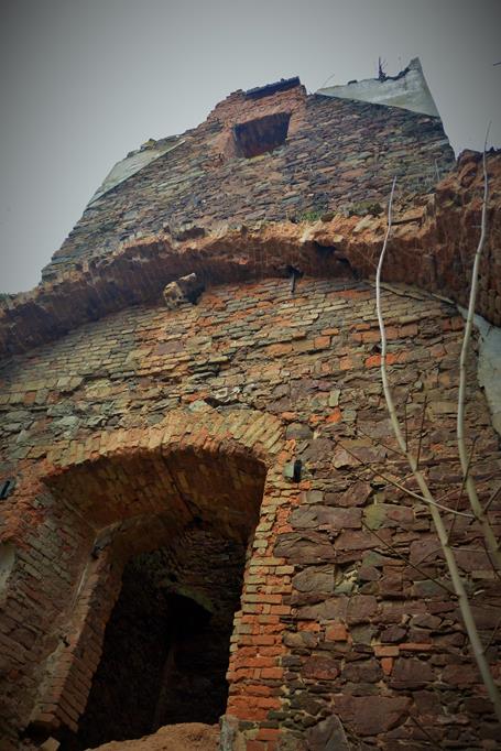 Wojnowice - ruiny kościoła (18).JPG