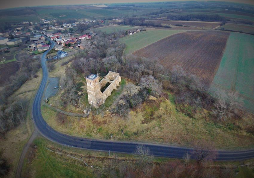 Włodzienin - ruiny z lotu ptaka (2).jpg