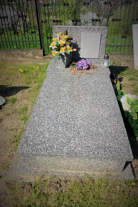 Łazany - grób z II Wojny Światowej (1).JPG