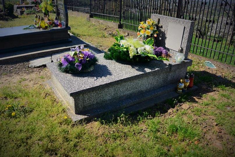Łazany - grób z II Wojny Światowej (5).JPG