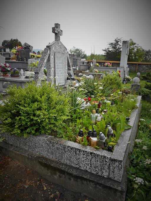Kamienica - grób ofiar II Wojny Światowej (5).JPG