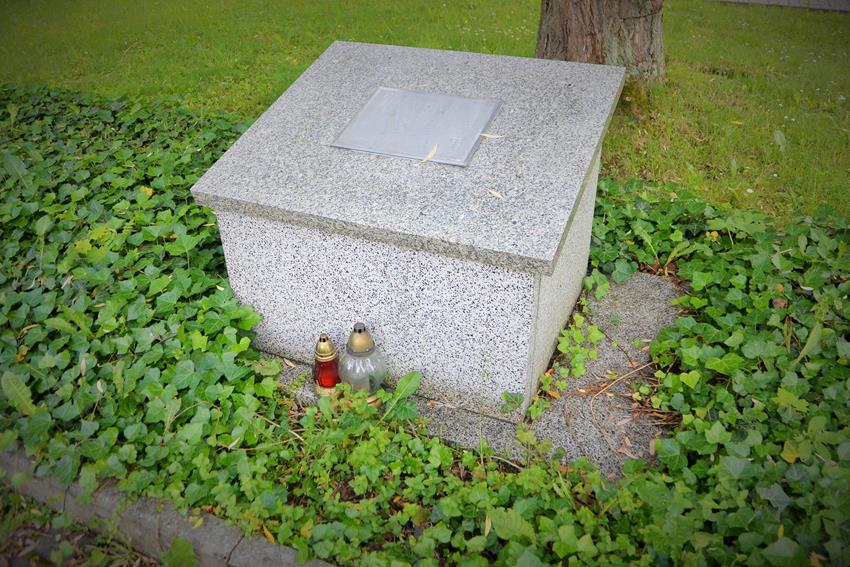Cmentarz żołnierzy radzieckich (6).JPG