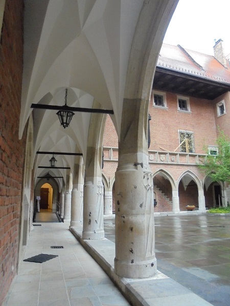 KR Collegium Maius arkady dziedzinca.JPG