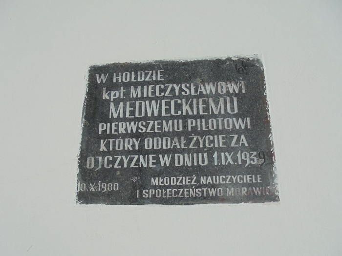 Morawica dwor tablica.JPG