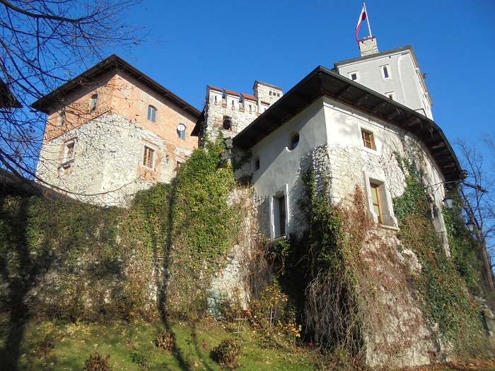 Korzkiew widok na zamek.JPG