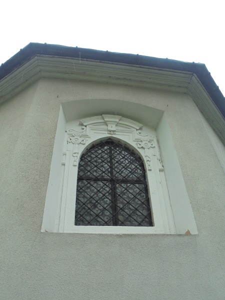 Modlnica kosciol okno kaplicy.JPG