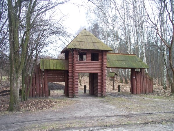 Wejście na teren otuliny grodziska.JPG