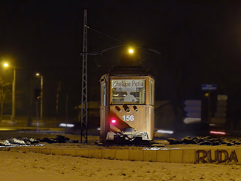 tramwaj na rondzie w Chebziu (8).jpg