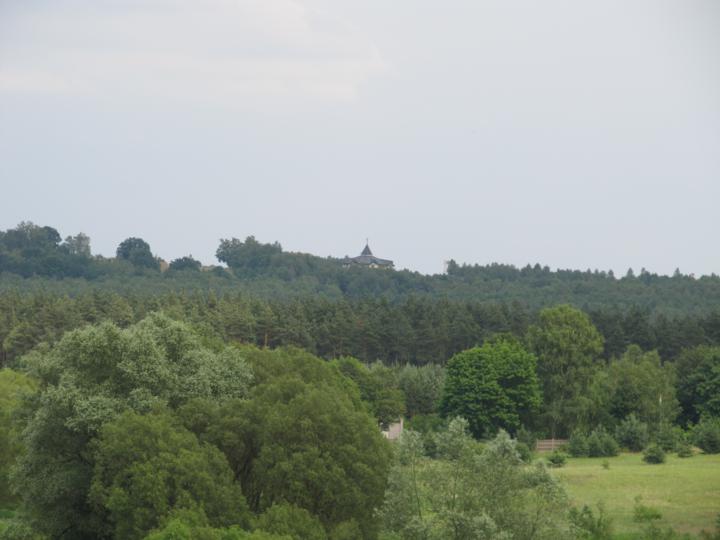 Widok na Przeprośną Górkę i sanktuarium dla pielgrzymów.jpg