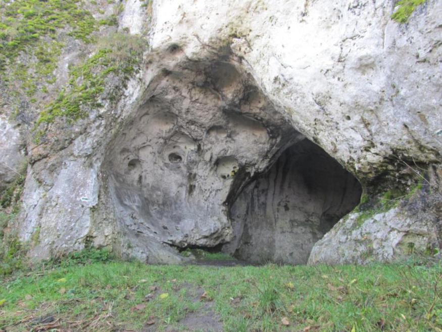 Jaskinia Jasna koło Smolenia.jpg