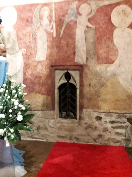 Czchow kosciol gotyckie tabernakulum scienne.jpg