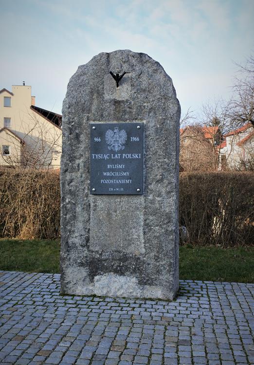 Pomnik poległych i zaginionych (7).JPG