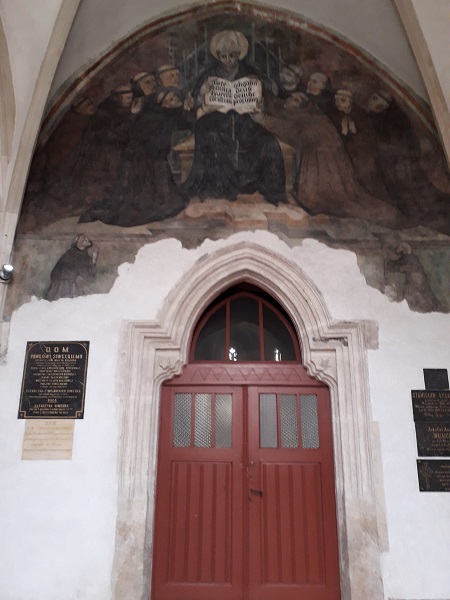 KR klasztor A portal do kaplicy sw Doroty.jpg