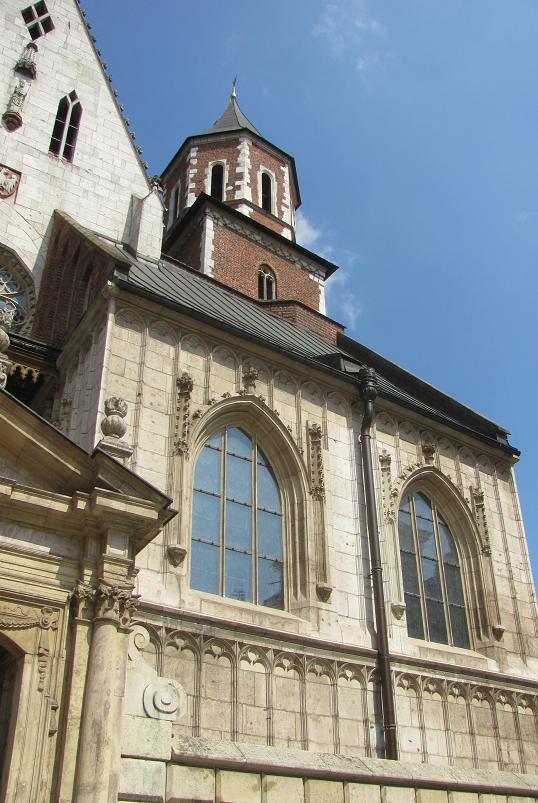 5. Kraków - katedra na Wawelu - Wieża Wikaryjska i Kaplica Świętokrzyska.JPG