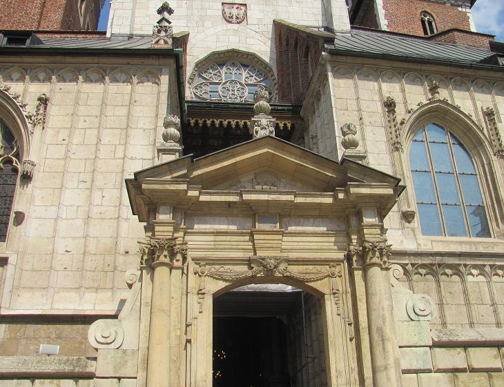 6. Kraków - katedra na Wawelu - Portal Wejściowy.JPG