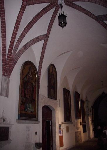 Franciszkanie - 9 - krużganki wokół klasztornego wirydarza.JPG