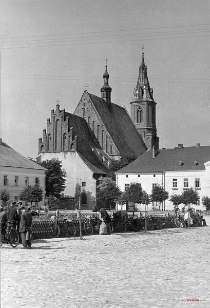 Olkusz bazylika widok archiwalny - zdjecie Fotopolska.jpg