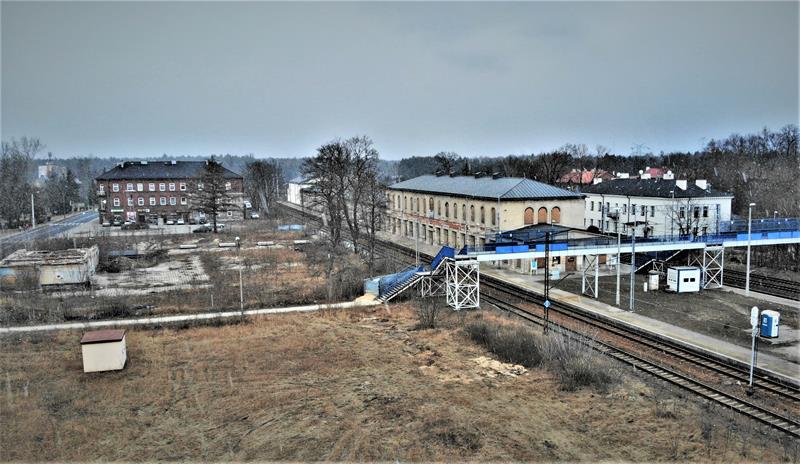Dworzec kolejowy w Maczkach w marcu 2022 (2).JPG