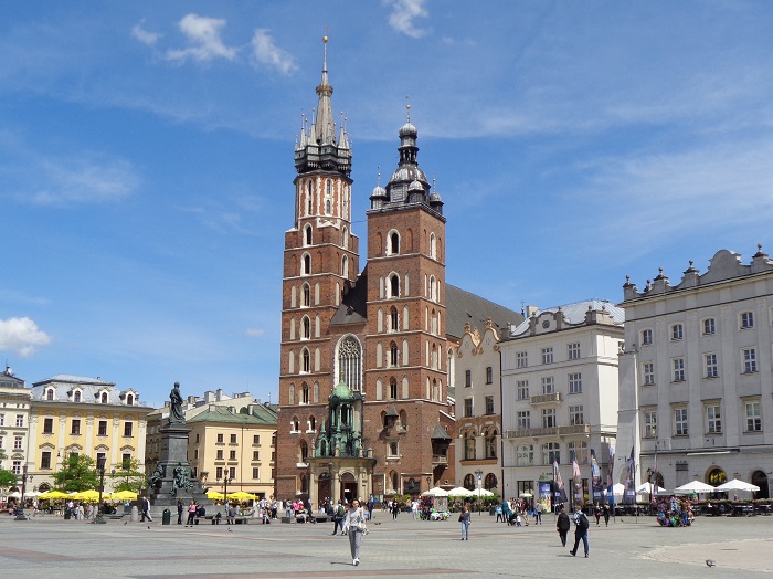 KR kosciol Mariacki panorama.JPG