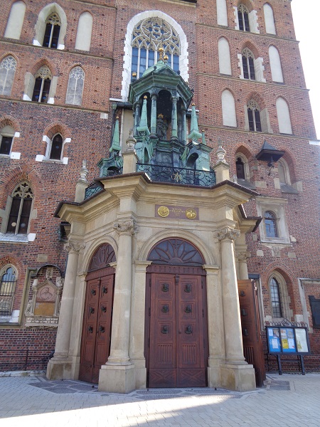 KR kosciol Mariacki barokowa kruchta.JPG