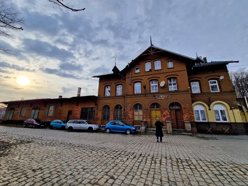 Bolków - stacja kolejowa i dworzec (2).jpg