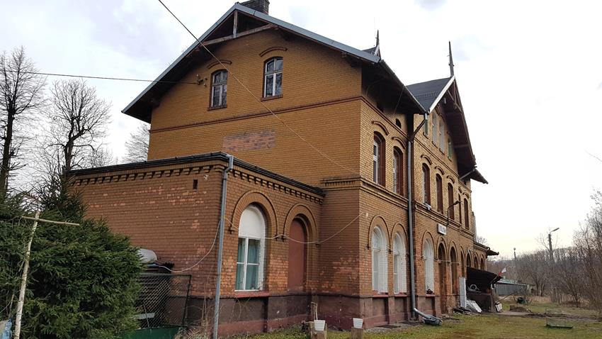 Bolków - stacja kolejowa i dworzec (18).jpg