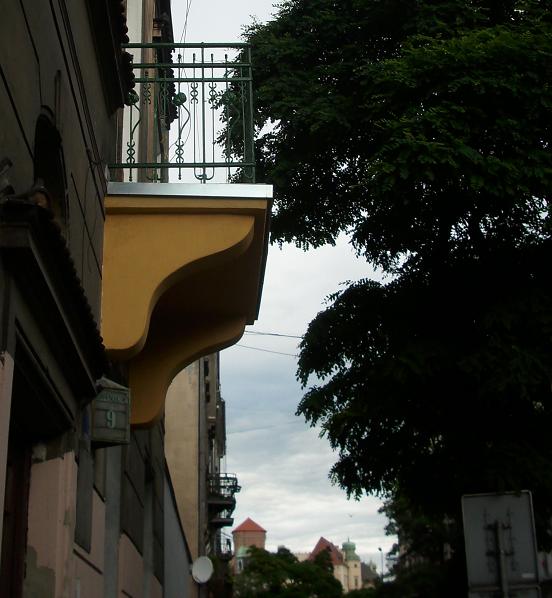 Menory w balustradach - ul. Orzeszkowej.JPG