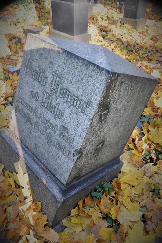 Cmentarz żydowski w Bytomiu - ślady ostrzału (6).JPG