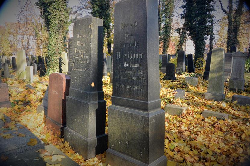 Cmentarz żydowski w Bytomiu - ślady ostrzału (9).JPG