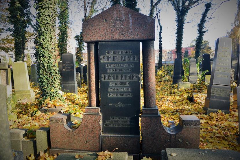 Cmentarz żydowski w Bytomiu - ślady ostrzału (13).JPG
